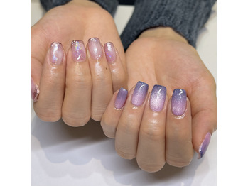 一手間かけたマグネットネイル。